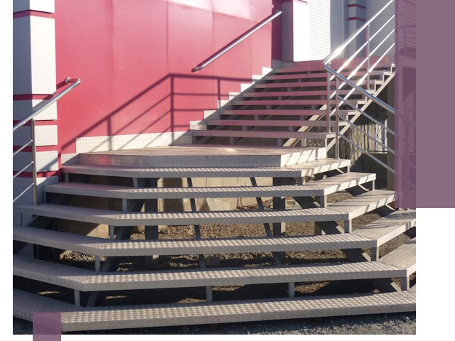 Лестницы для магазина в Добрянке — изготовление и монтаж