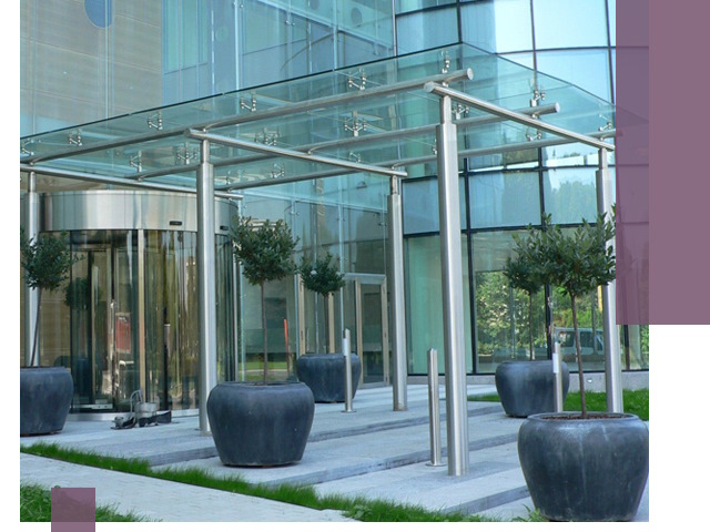 Навесы из стекла на заказ в Добрянке — монтаж и установка