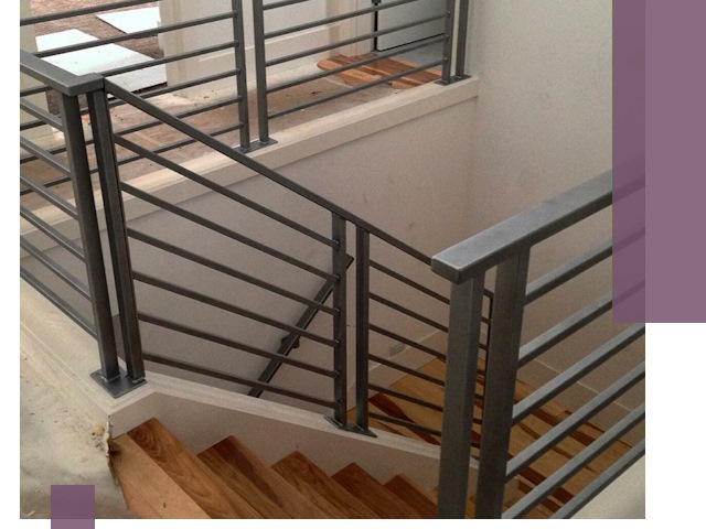 Изготовление поручней из металла и дерева в Добрянке